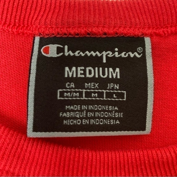 Champion wrap script crewneck red
Crop Top T Shirt size medium - Picture 4 of 5